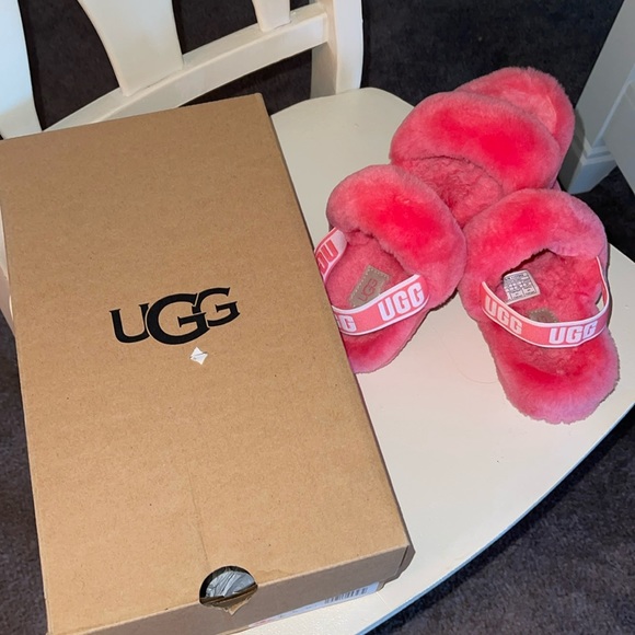 EUC UGG SLIPPERS pink and so soft. - Picture 3 of 4